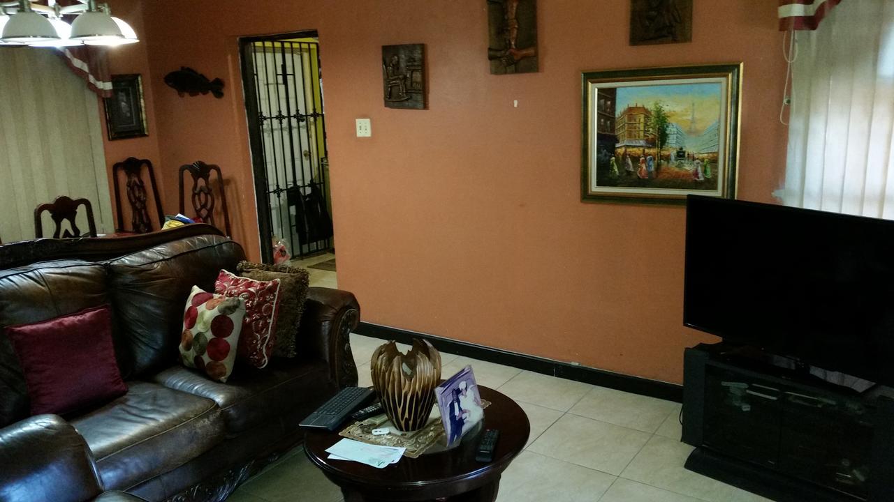 Cozy Apartment 3 Kingston Ngoại thất bức ảnh